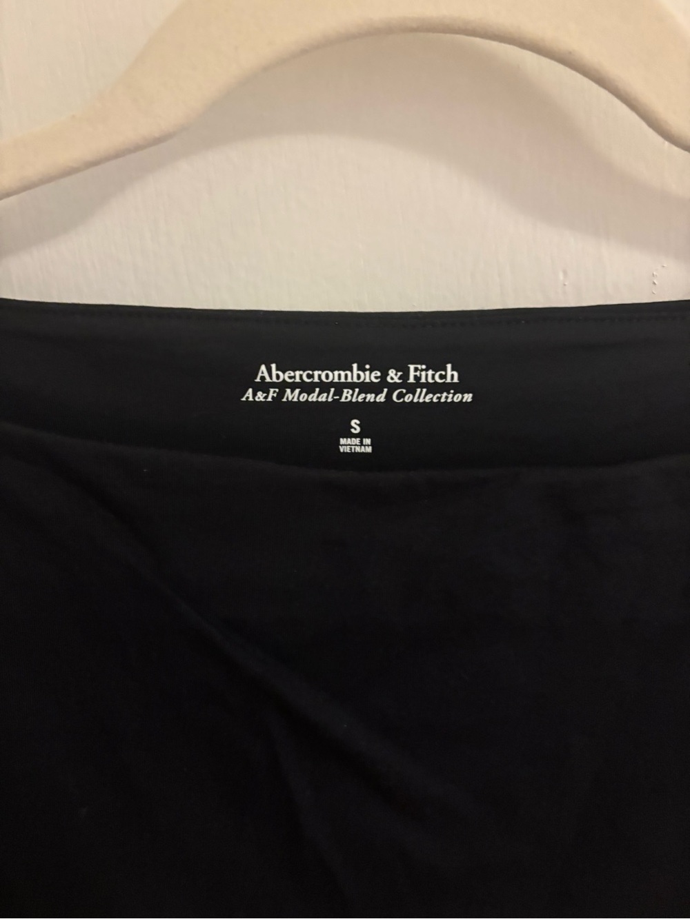 NWOT Abercrombie Black Flutter Sleeve Top - Picture 3 of 4